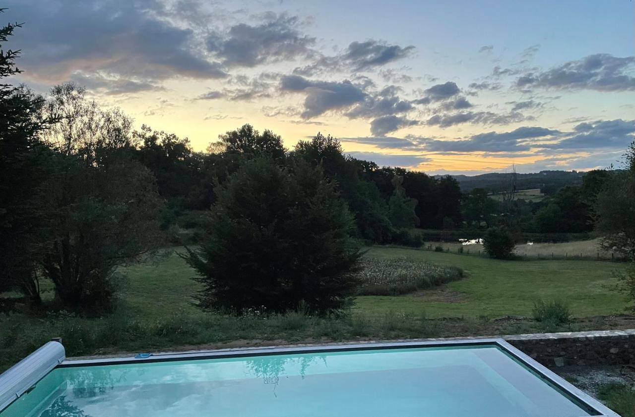 Une Pause En Correze Sarroux Екстер'єр фото