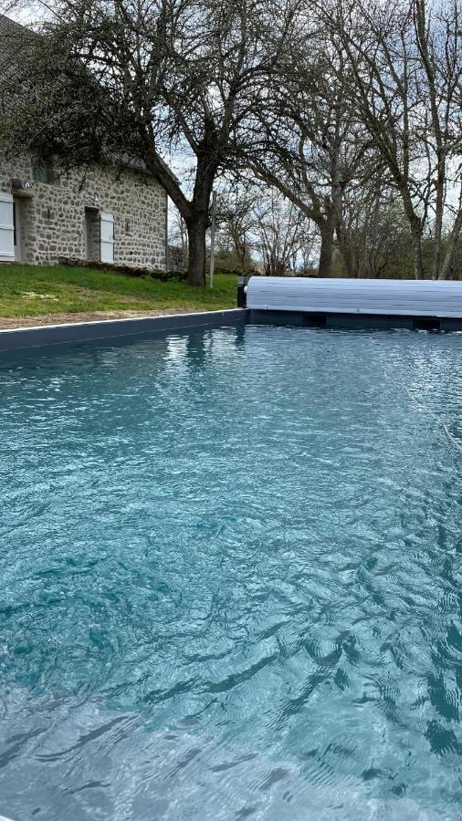Une Pause En Correze Sarroux Екстер'єр фото