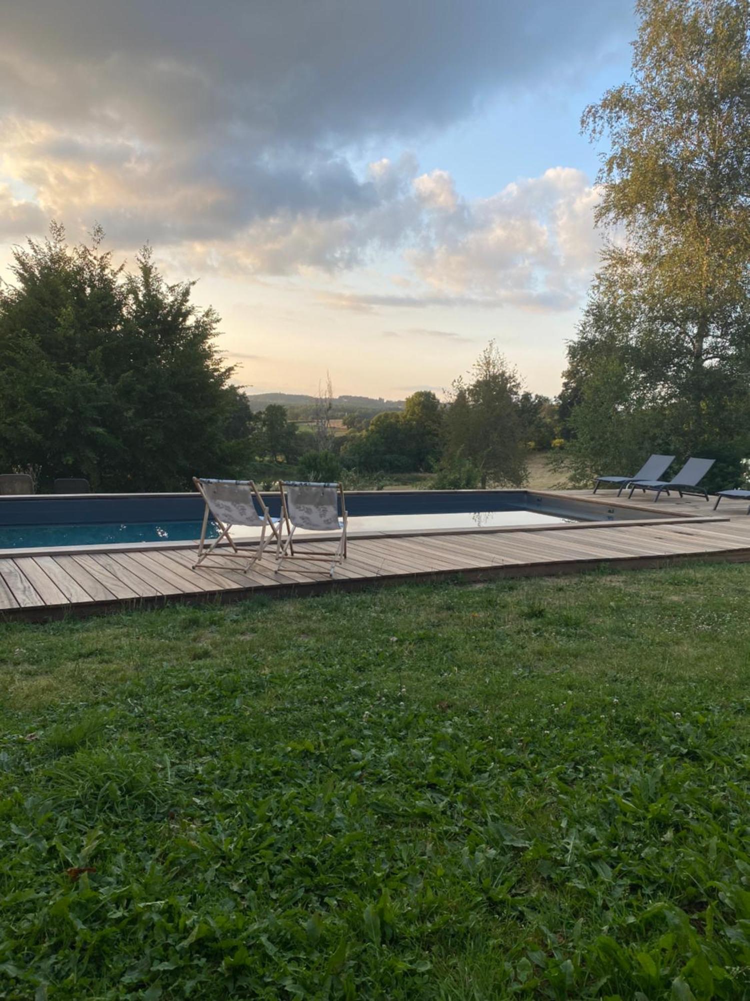 Une Pause En Correze Sarroux Екстер'єр фото